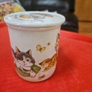 Vintage 1985 small size cup with cat's graphics with lid hot cocoa tea coffee